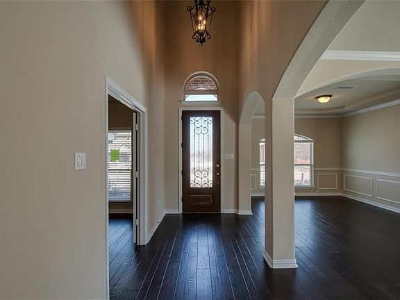 5th image of 805 Derbyshire Ln