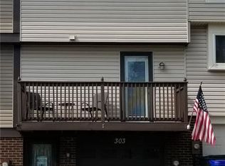 303 Holland Ct, Coraopolis, PA