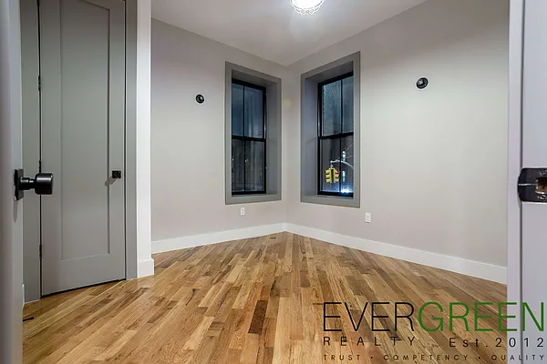 Rented by Evergreen Apartments BK | media 4