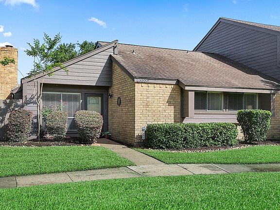 3rd image of 2333 Broadlawn Dr