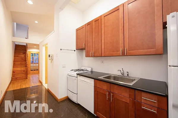 Rented by Mdrn Residential | media 27