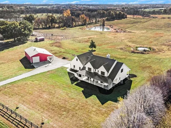 7607 NE 168th St, Smithville, MO 64089