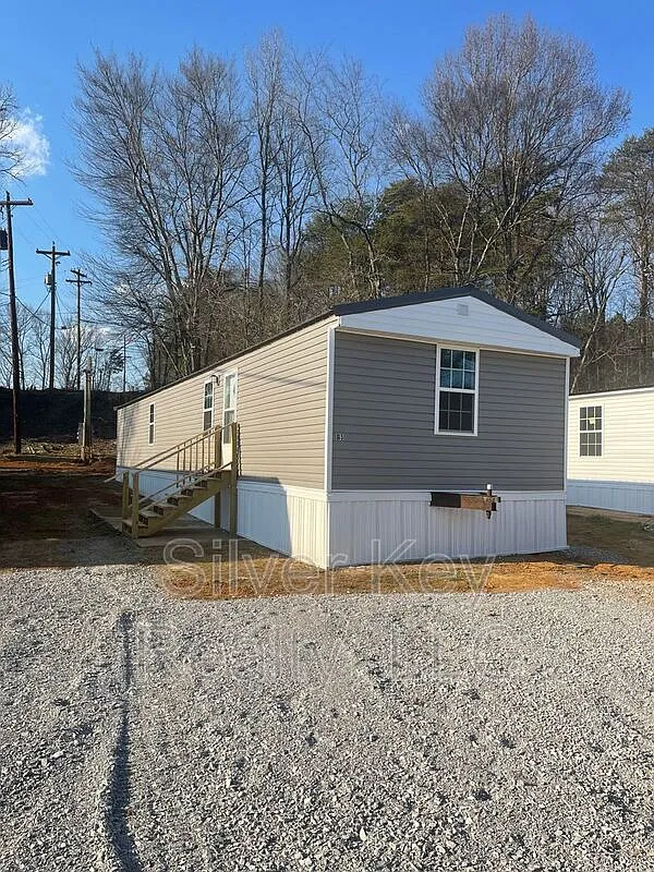 3 bed, 2.0 bath, $1,195 — Photo 2
