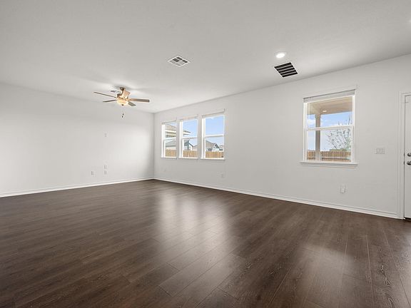 3rd image of 2902 Tavern Dr