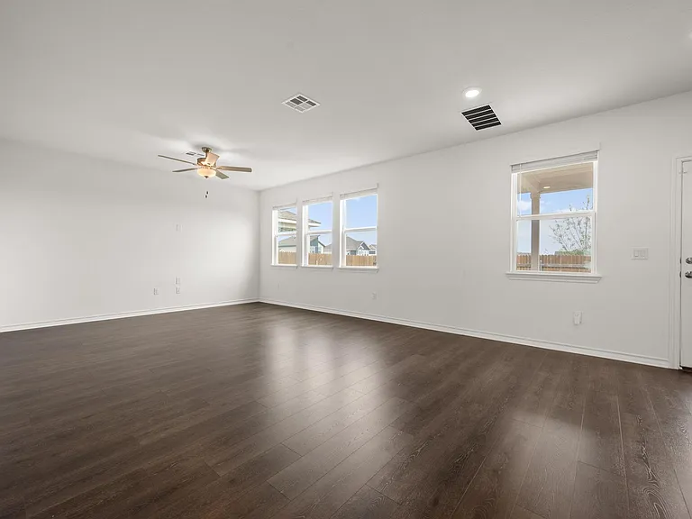 2902 Tavern Dr — Photo 3