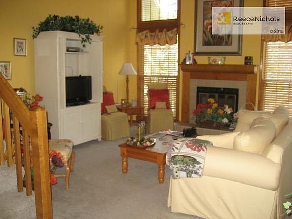 Warm and inviting living room w/ fireplace