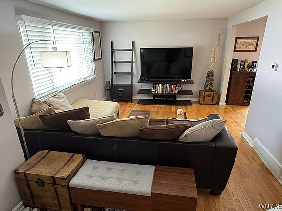2nd image of 52 Parkview Ct