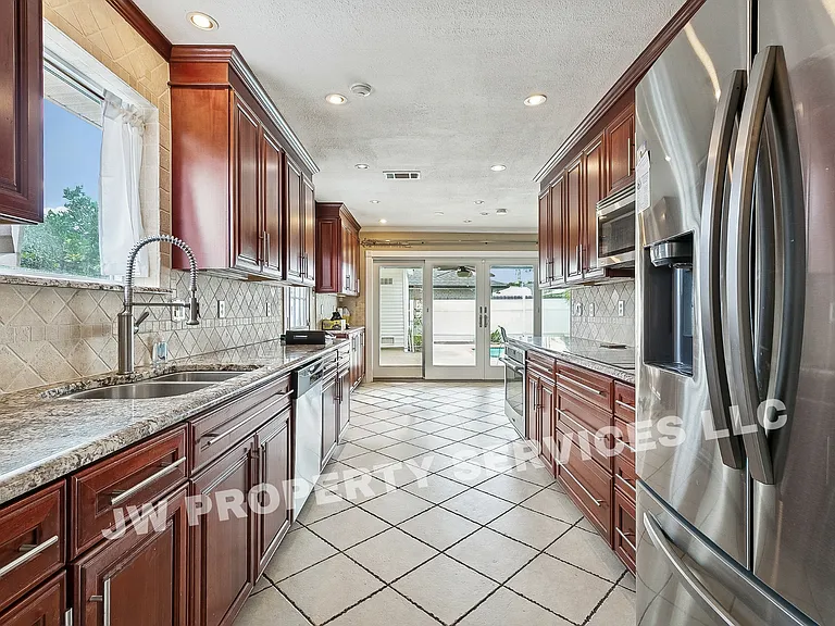 3228 Lake Trail Dr — Photo 4