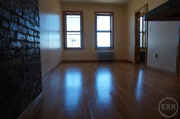 Rented by EXR | media 22