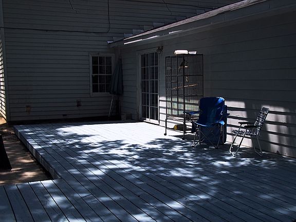patio w/sliding glass door