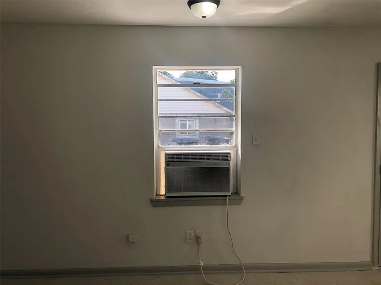 404 James St — Photo 10