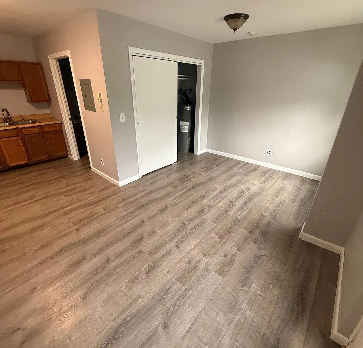 Studio, $950 — Photo 2