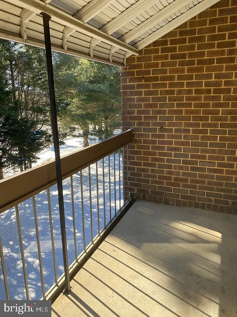 2 bed, 1.0 bath, 975 sqft, $2,100 — Photo 2