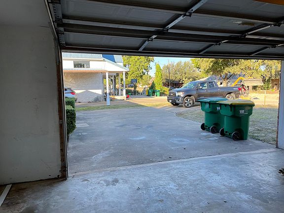 3rd image of 714 Dogwood St