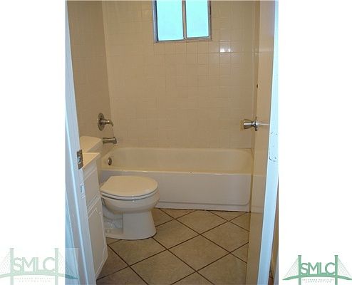 3rd image of 652 1/2 E 36Th Street