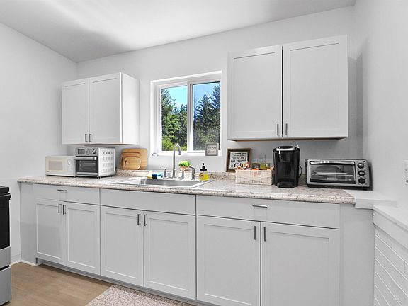 3rd image of 5447 W 76th St