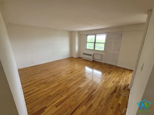 2015 Bruckner Blvd, Bronx, NY