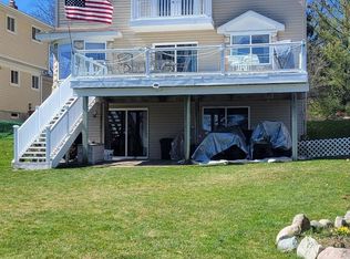 3826 Maiden St, Waterford, MI 48329