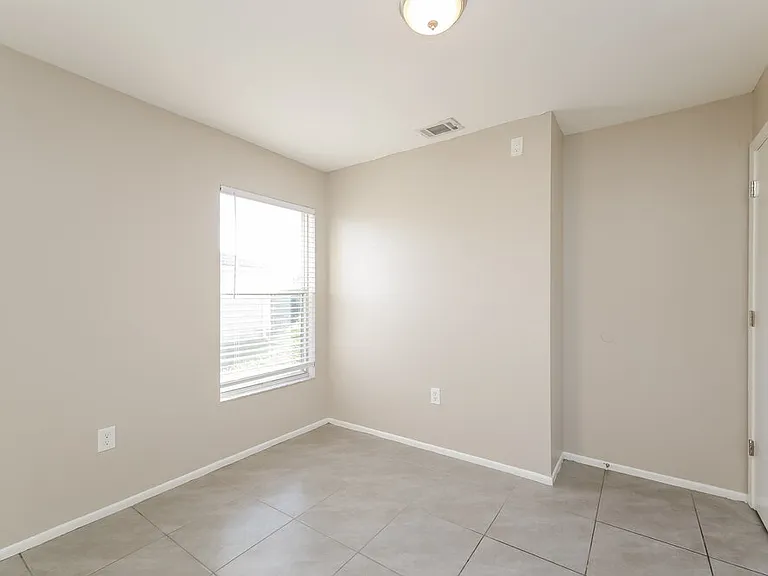 2123 NE 4th Pl — Photo 13