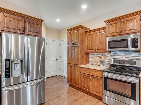 3rd image of 1503 Waterfront Dr
