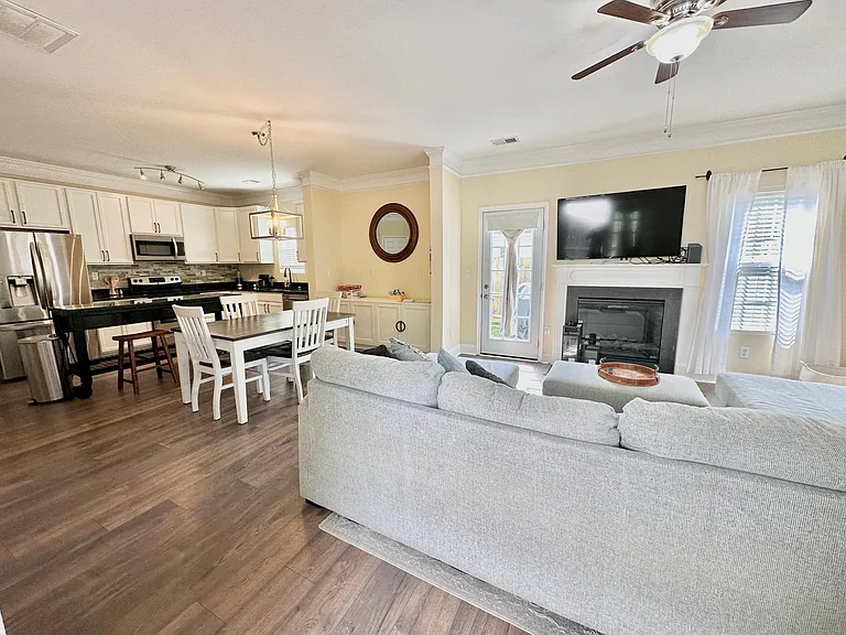 456 N Oceana Blvd — Photo 5