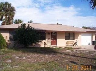 2367 NE Center Cir, Jensen Beach, FL 34957