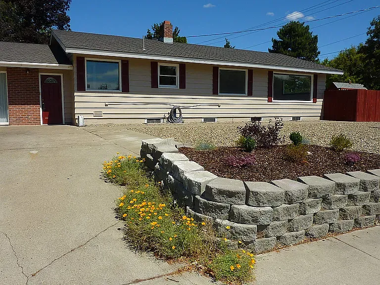 5 bed, 2890 sqft, $650 — Photo 1