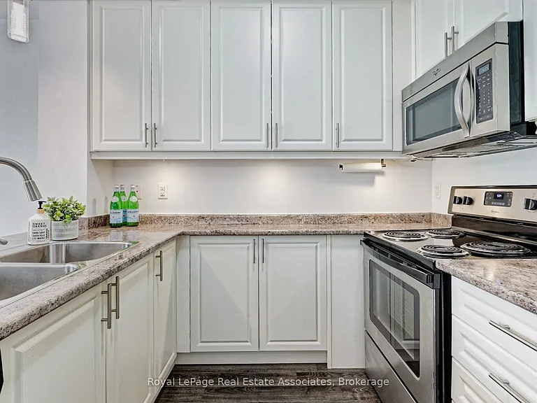 35 Southshore Cres #111 — Photo 8