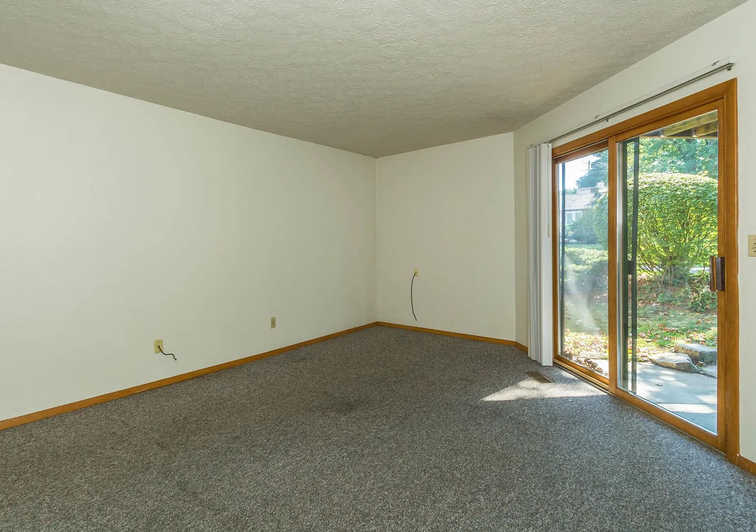 519 Henderson Crossing — Photo 3