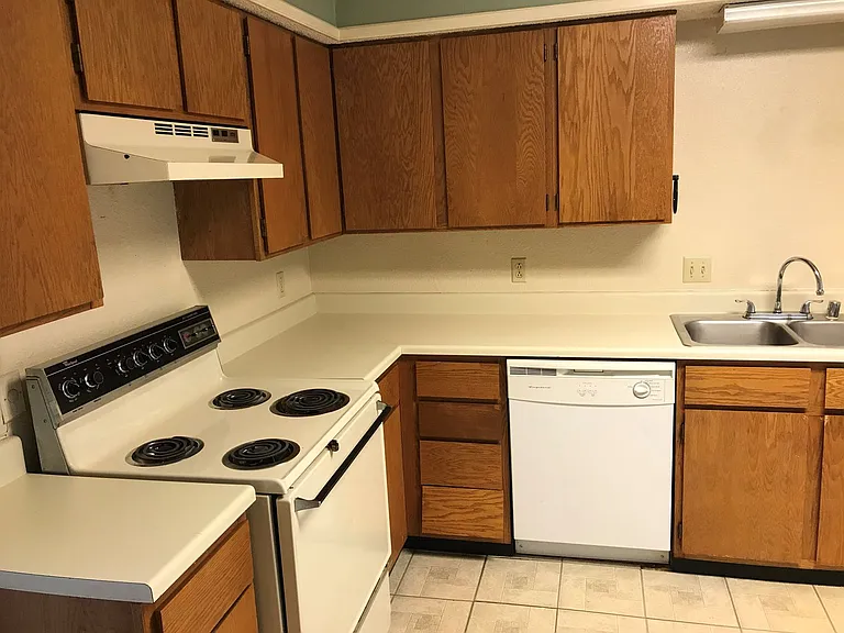 2121 S Loop 289 #B — Photo 7