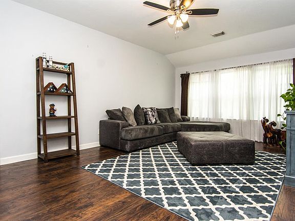 3rd image of 10788 Royal Terrell Dr