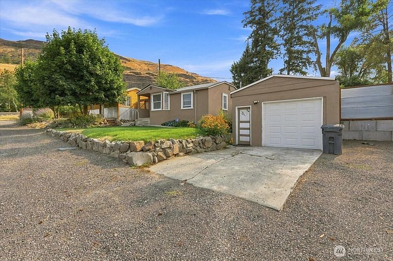 3rd image of 810 Spokane Way