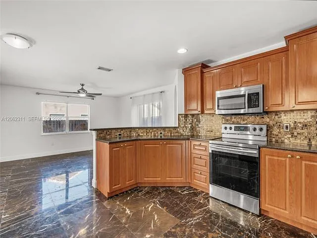4 bed, 2.0 bath, 2154 sqft, $4,300 — Photo 3