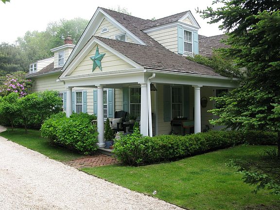 3rd image of 20 Woods Ln