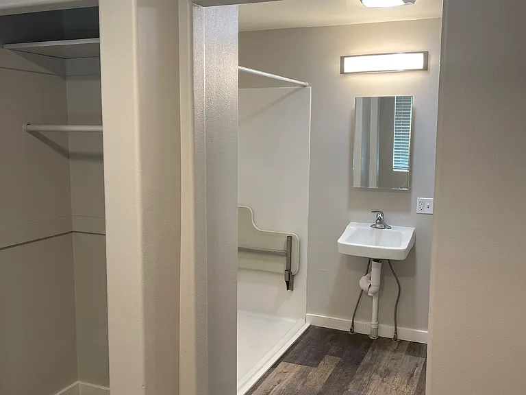 1139 S G St #5 — Photo 6