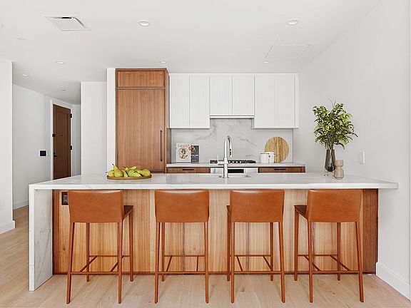 3rd image of 150 Barrow St #2D
