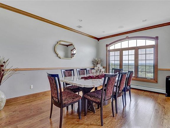 4th image of 1 Farview Ln