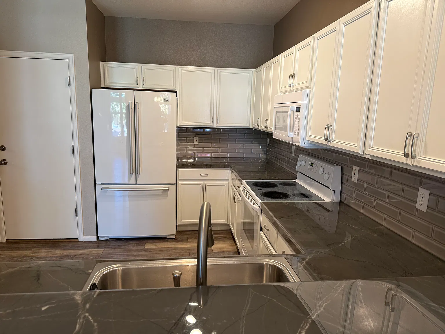 2 bed, 1392 sqft, $2,100 — Photo 3