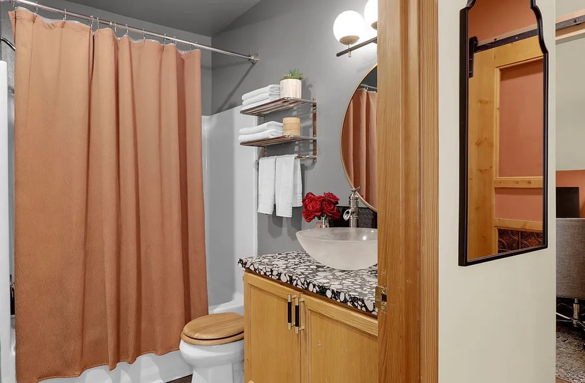 1 bed, 800 sqft, $1,700 — Photo 4