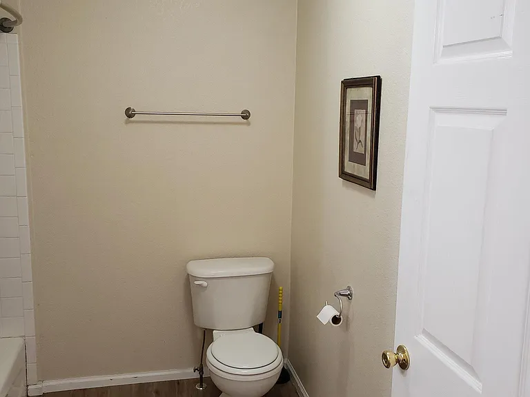 1758 Eagle St #F — Photo 13