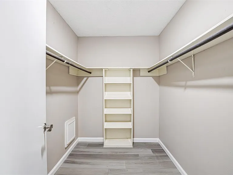 2602 Planters Row — Photo 22