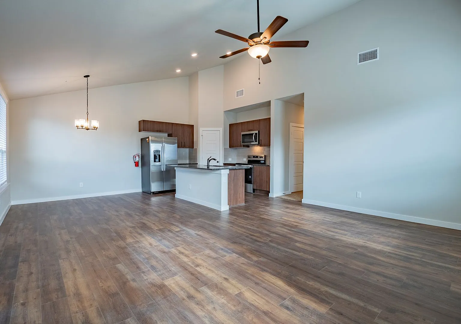 Gorgeous 3 Bedroom Four Plex Located In Midlothian Isd! — Photo 2