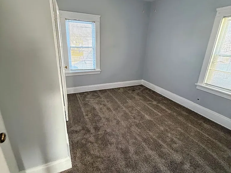 951 Royal Rd — Photo 18