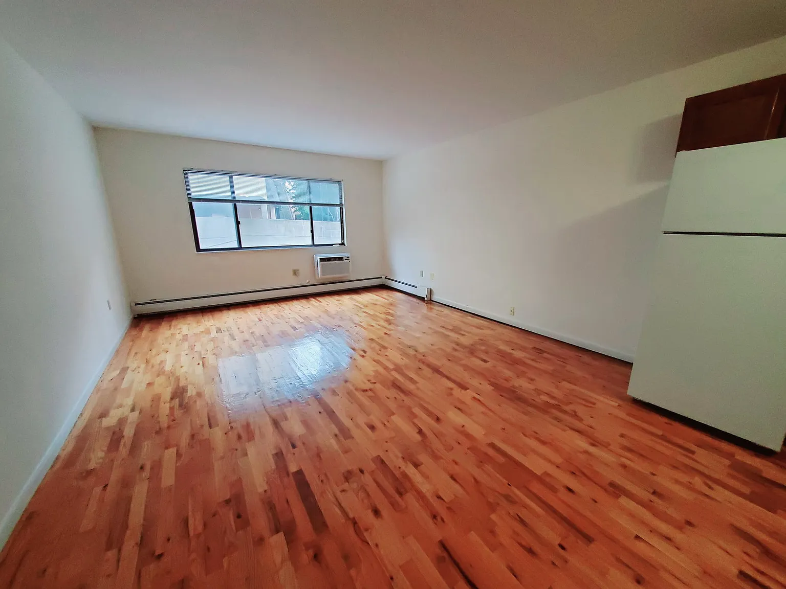 1 bed, 1.0 bath, 625 sqft, $1,900 — Photo 2