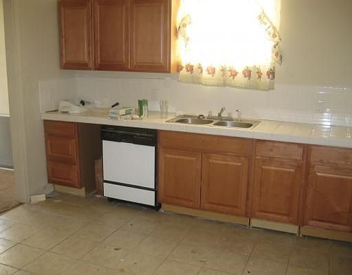 4th image of 1740 Desire St