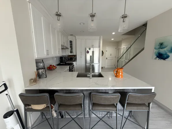 130 Post Ave, Westbury, NY 11590