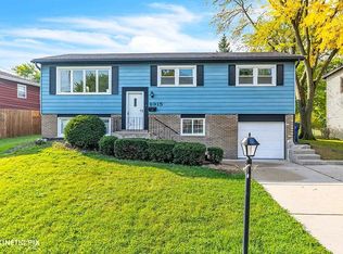 8915 Sandra Ln, Oak Lawn, IL