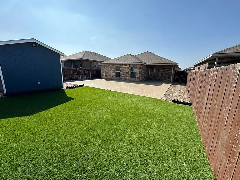 903 Yancy St — Photo 12