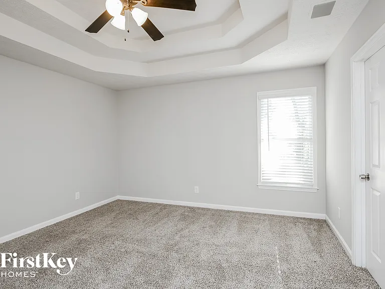 210 Calusa Lake Ct — Photo 9