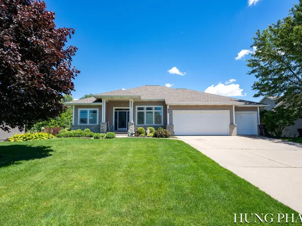 2136 Pleasant Pond Dr SW, Byron Center, MI 49315